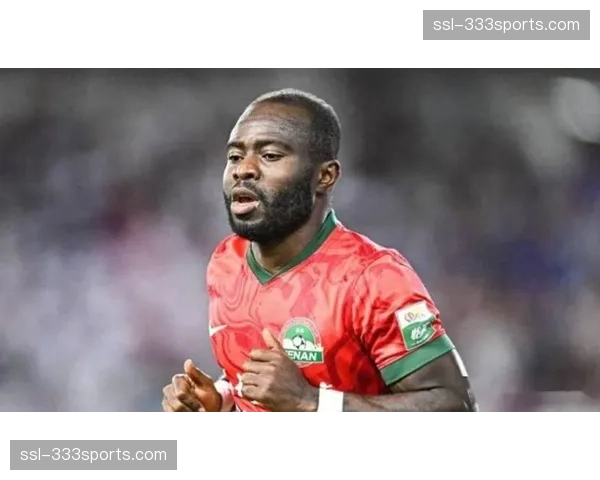 大连英博三连胜转折点:廖锦涛中场断球直塞阿奇姆彭创造首球 大连英博三连胜转折点:廖锦涛中场断球直塞阿奇姆彭创造首球