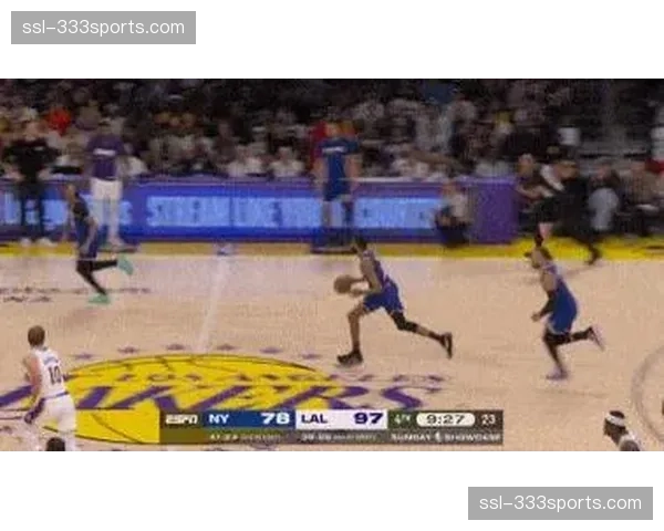 里夫斯腹肌拉伤缺席比赛，湖人外线火力受到一定影响